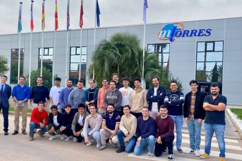 Los alumnos de la Escuela de Industriales, durante su visita a MTorres.